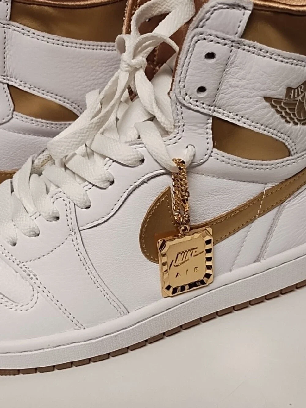 Jordan 1 Retro OG High| Size 11.5 (Women)/ 10 (Men) | Metallic Gold, White